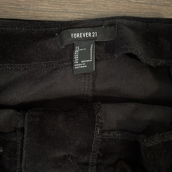 EUC Forever 21 Black Velvet Mini Skirt, size Small - Picture 3 of 3
